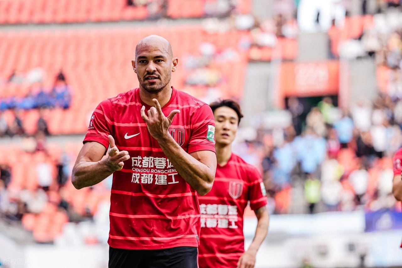 广岛三箭战胜对手，晋级下一轮比赛