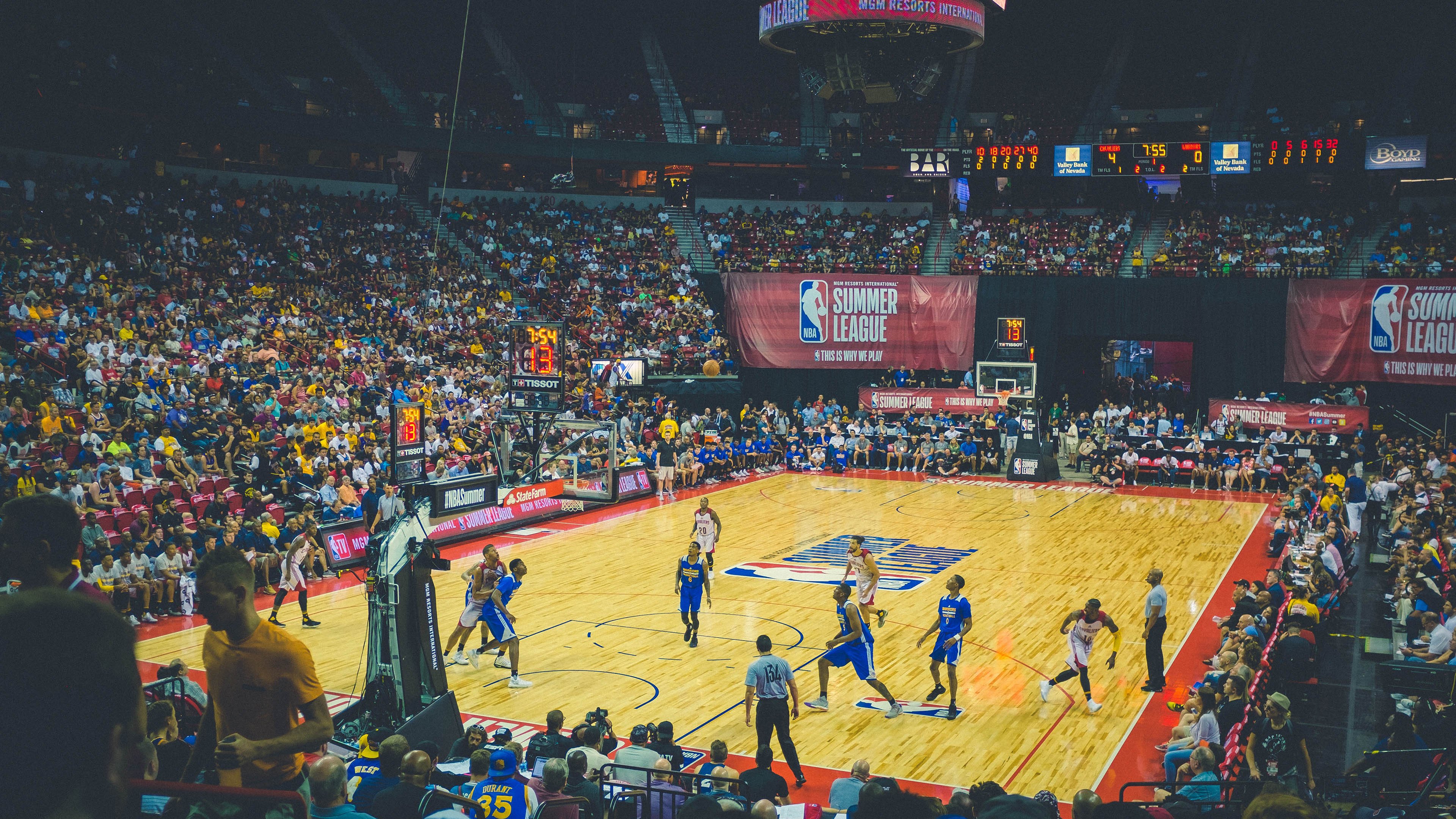 从美加墨世界杯焦点战到吉林队铁血防守，现代体育的战术共通性