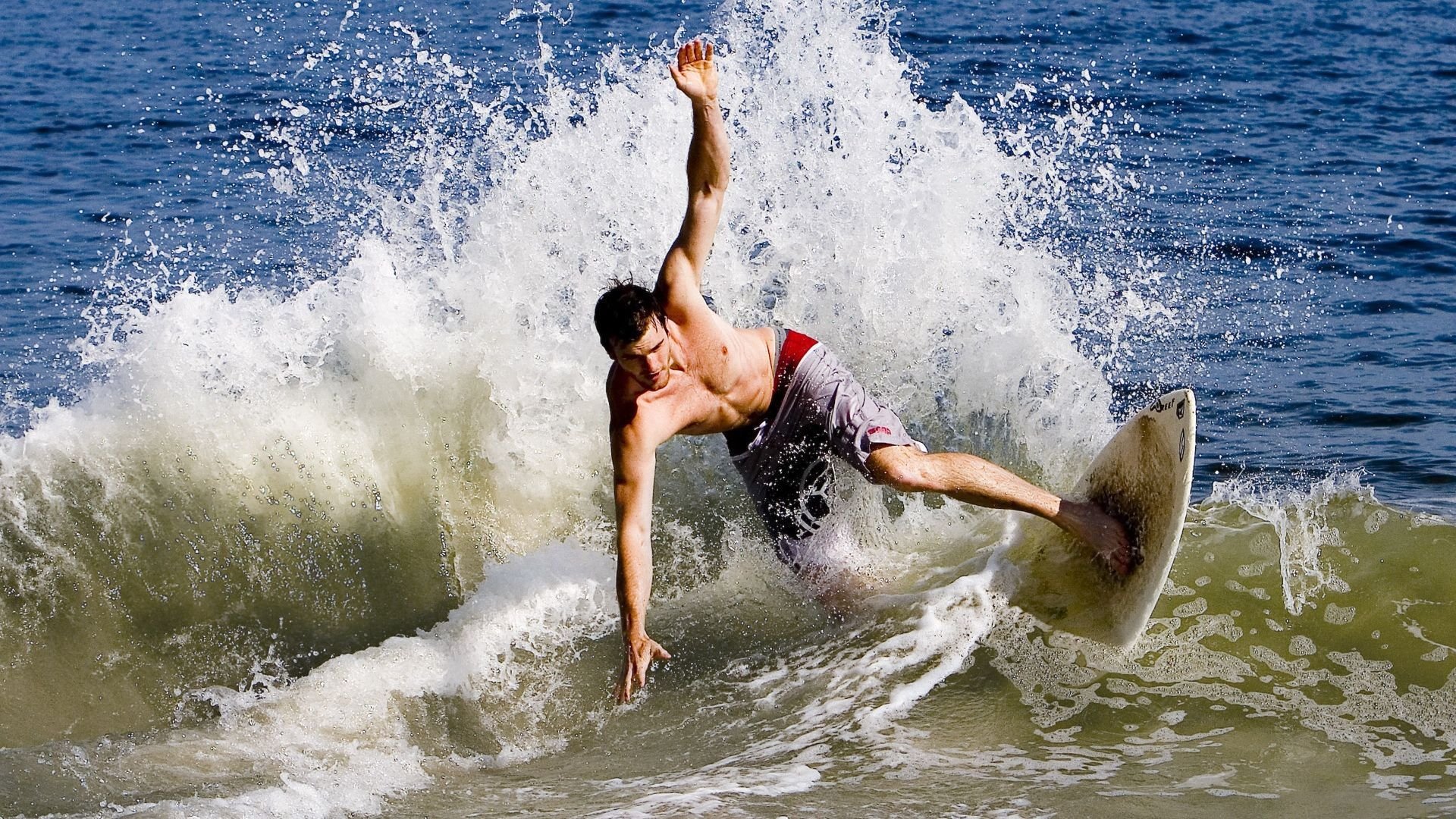 马刺提前终结悬念灰熊，浓眉成为关键先生