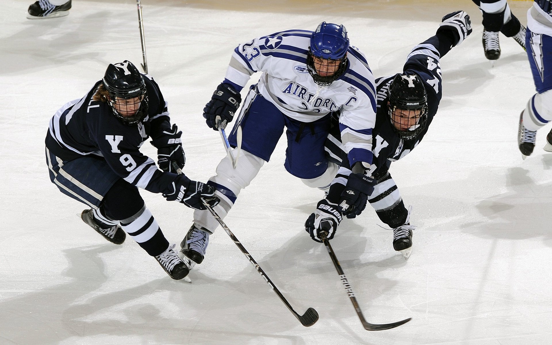 赛道上的绿衫军，塔图姆在F1揭幕战中接管比赛，凯尔特人式全面压制湖人